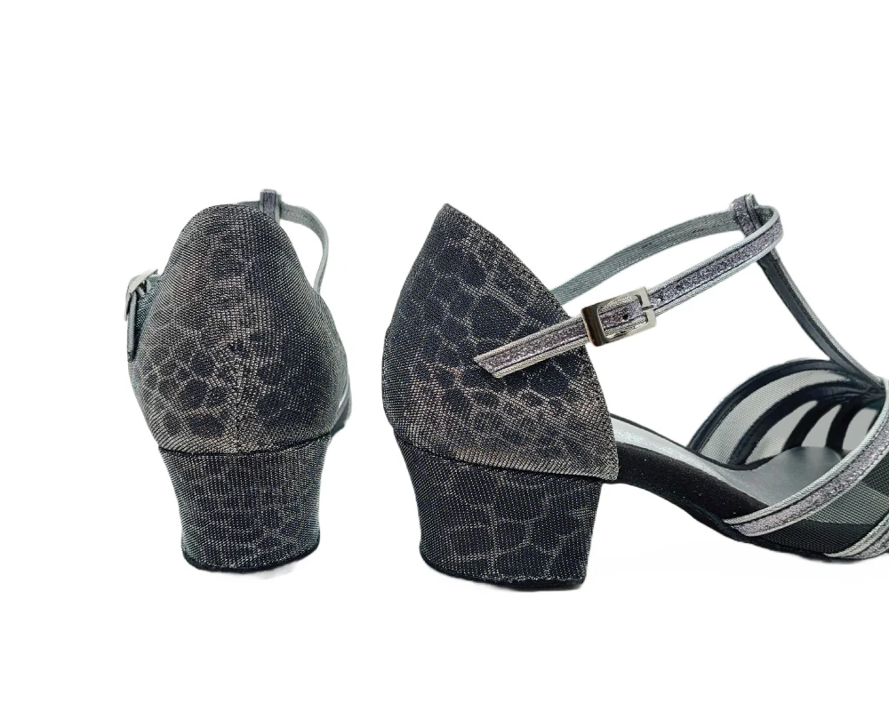 Grace Bliss Tanzschuhe in Silber & Schwarz Satin - Image 7